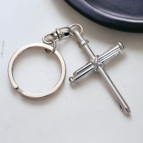 3 Nail Cross Keychain Religious Christian Key Ring Accessory Silver Unisex Gift - Picture 1 of 16